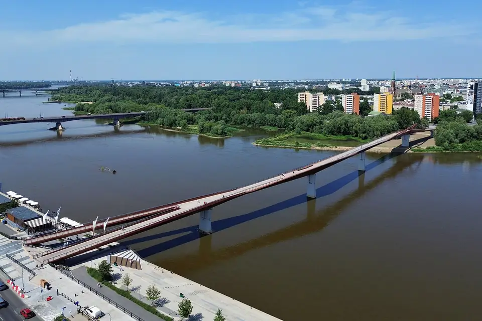 Agrafka Footbridge & Riverside Boulevard