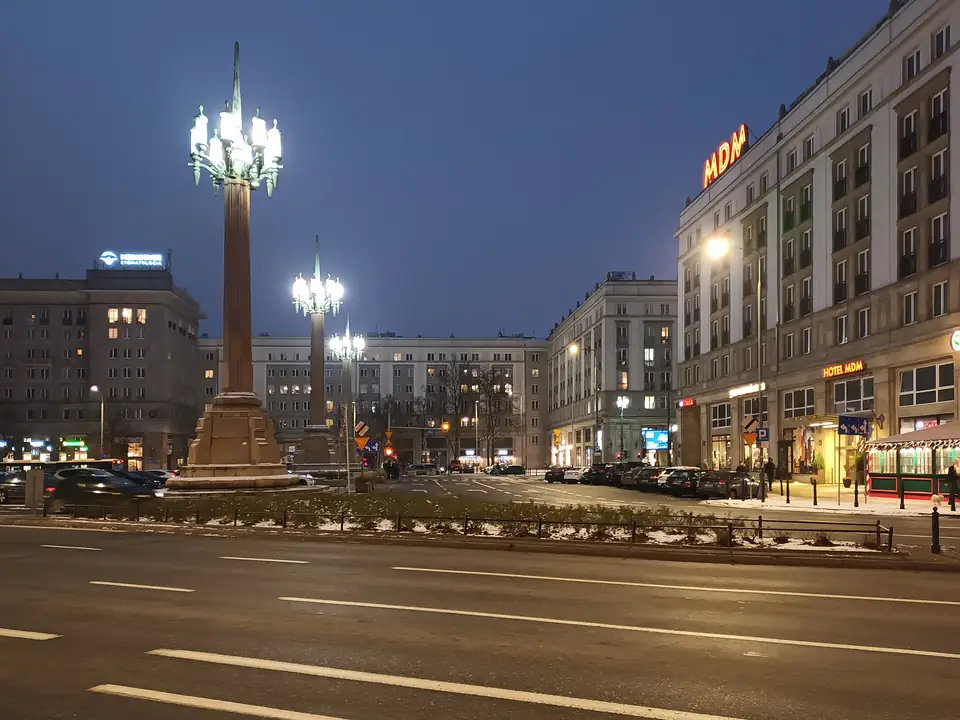 Plac Konstytucji i Architektura MDM